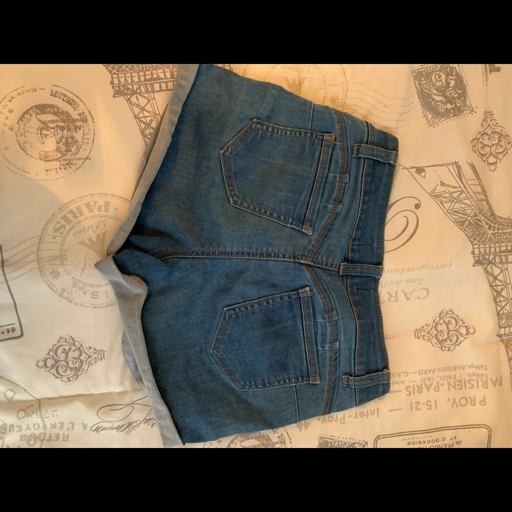 Shorts - Picture 2 of 3